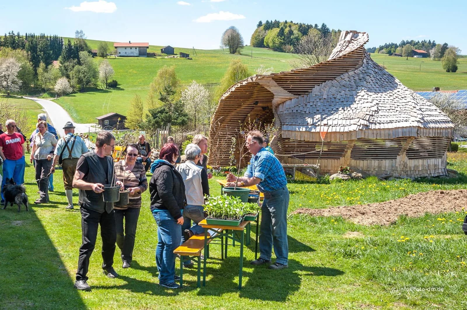 Begegnungen am Gartenpavillon · Paradies am Lusen · Foto: foto-dm.de
