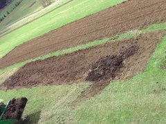 Vorbereitete Fläche für den Bau eines Folientunnels